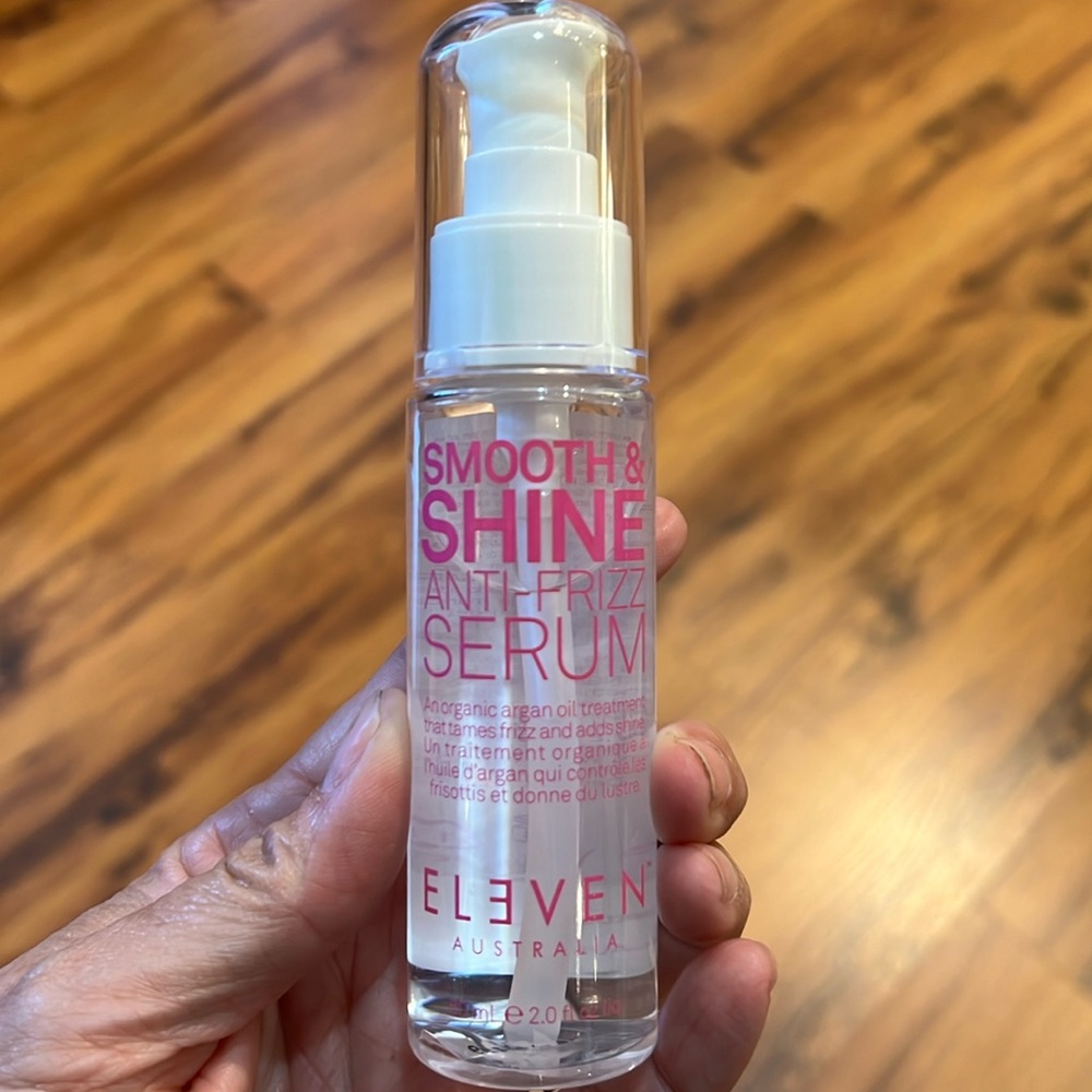 Eleven smoothing shine anti-frizz serum